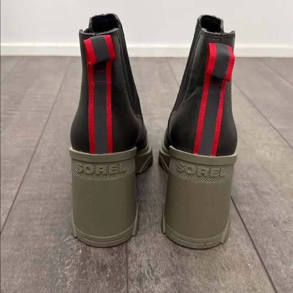 Like NEW! Leather Sorel Brex Heel Lug Chelsea Boot in Olive Green, size 8 - Picture 6 of 11